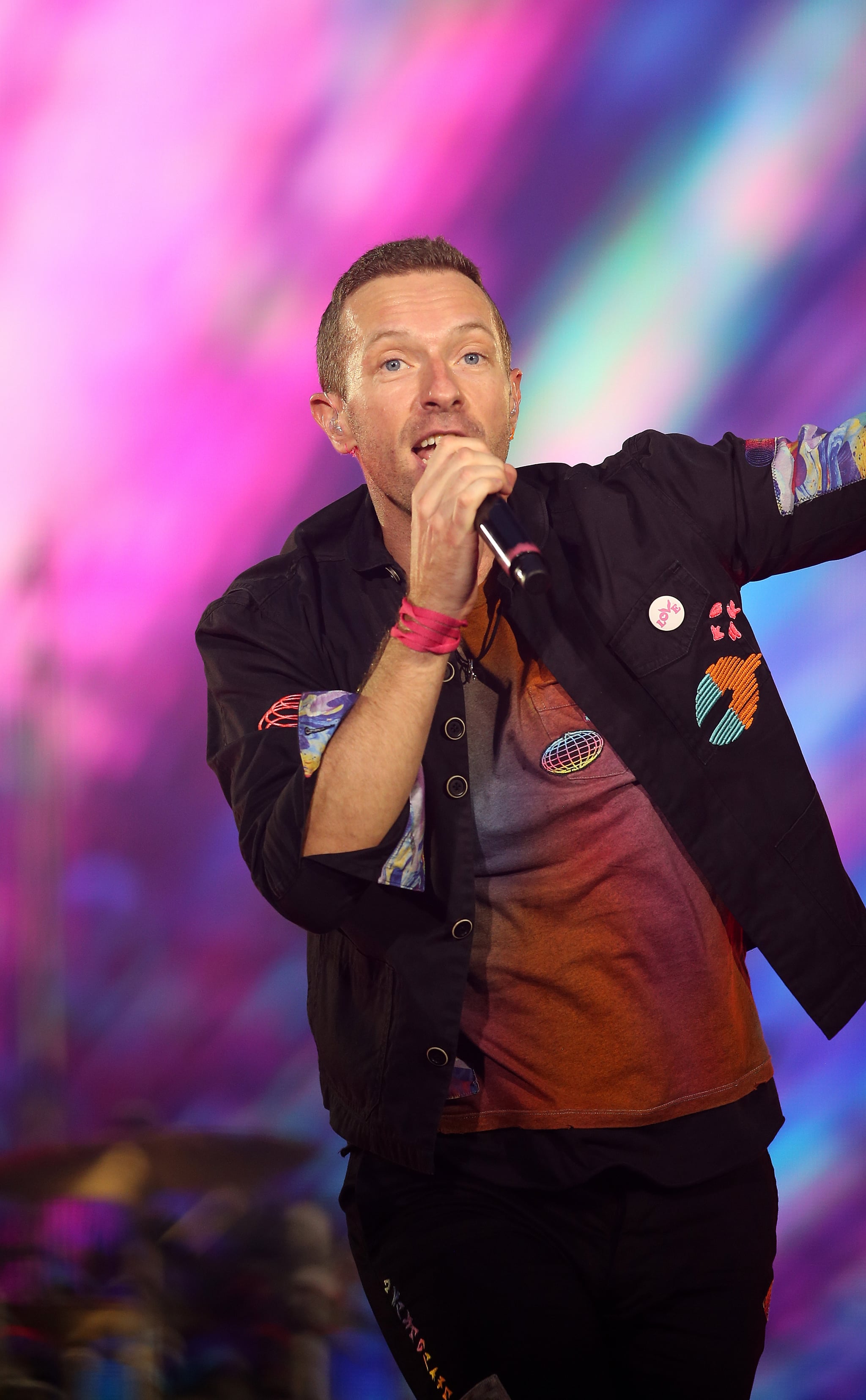 LONDON, ENGLAND - AUGUST 12: (EDITORIAL USE ONLY) Chris Martin of Coldplay performs during the 'Music of the Spheres' World Tour at a sold out Wembley Stadium on August 12, 2022 in London, England. (Photo by Harry Herd/Redferns)