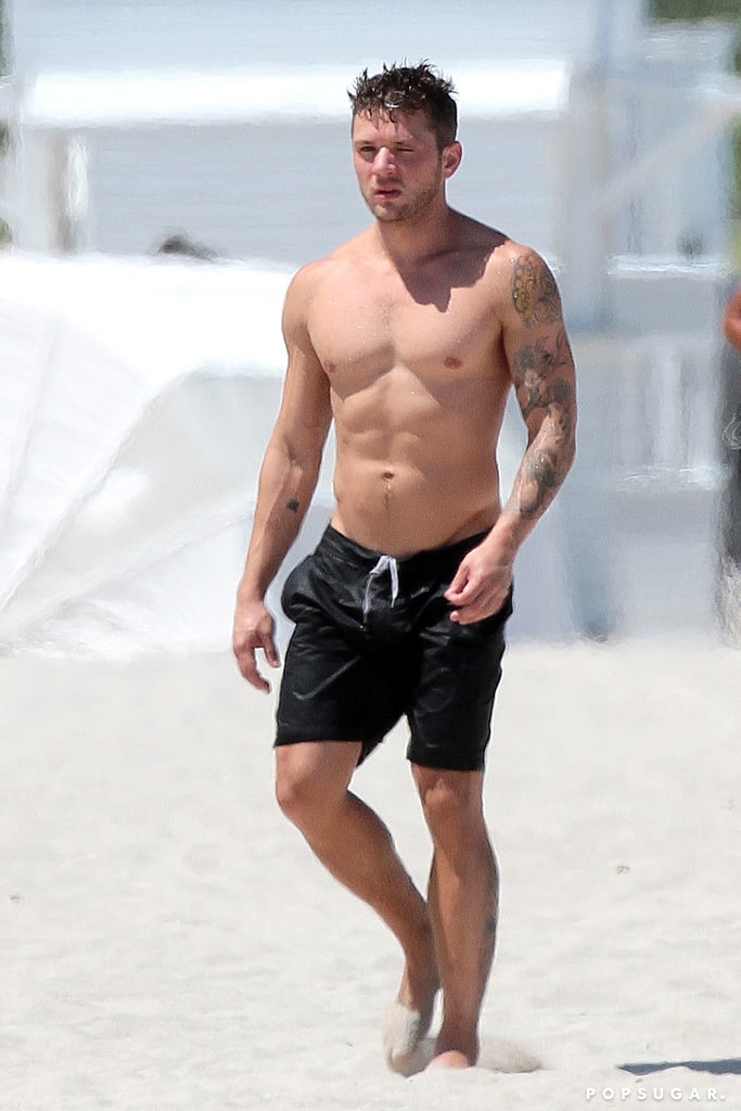 Ryan Phillippe Shirtless In Miami 2014 Pictures Popsugar Celebrity Photo 13