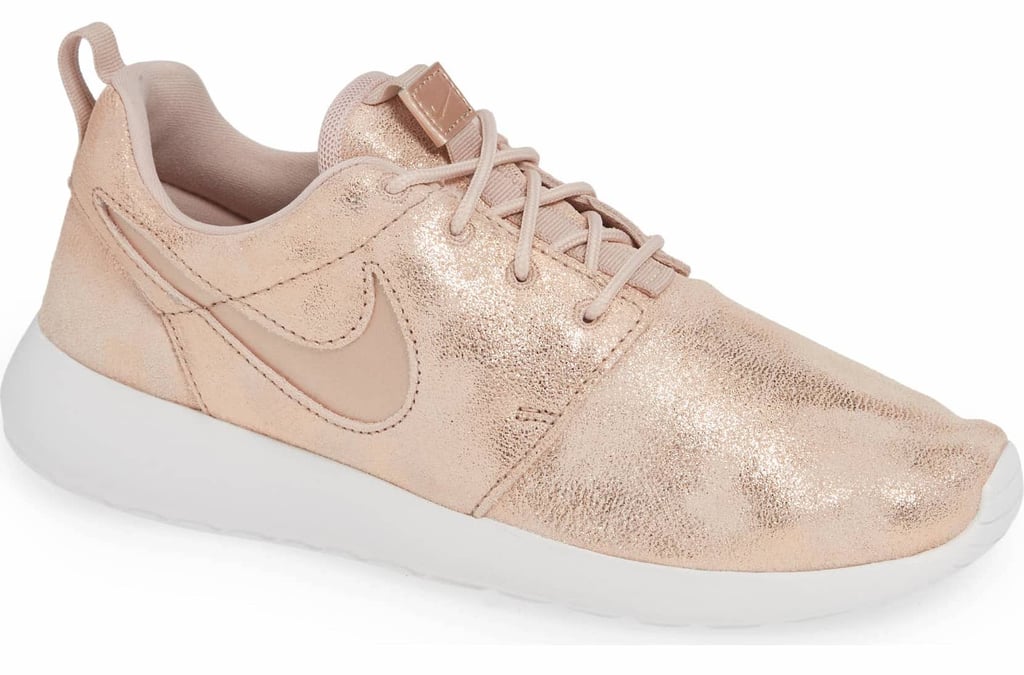 rose gold nike roshe