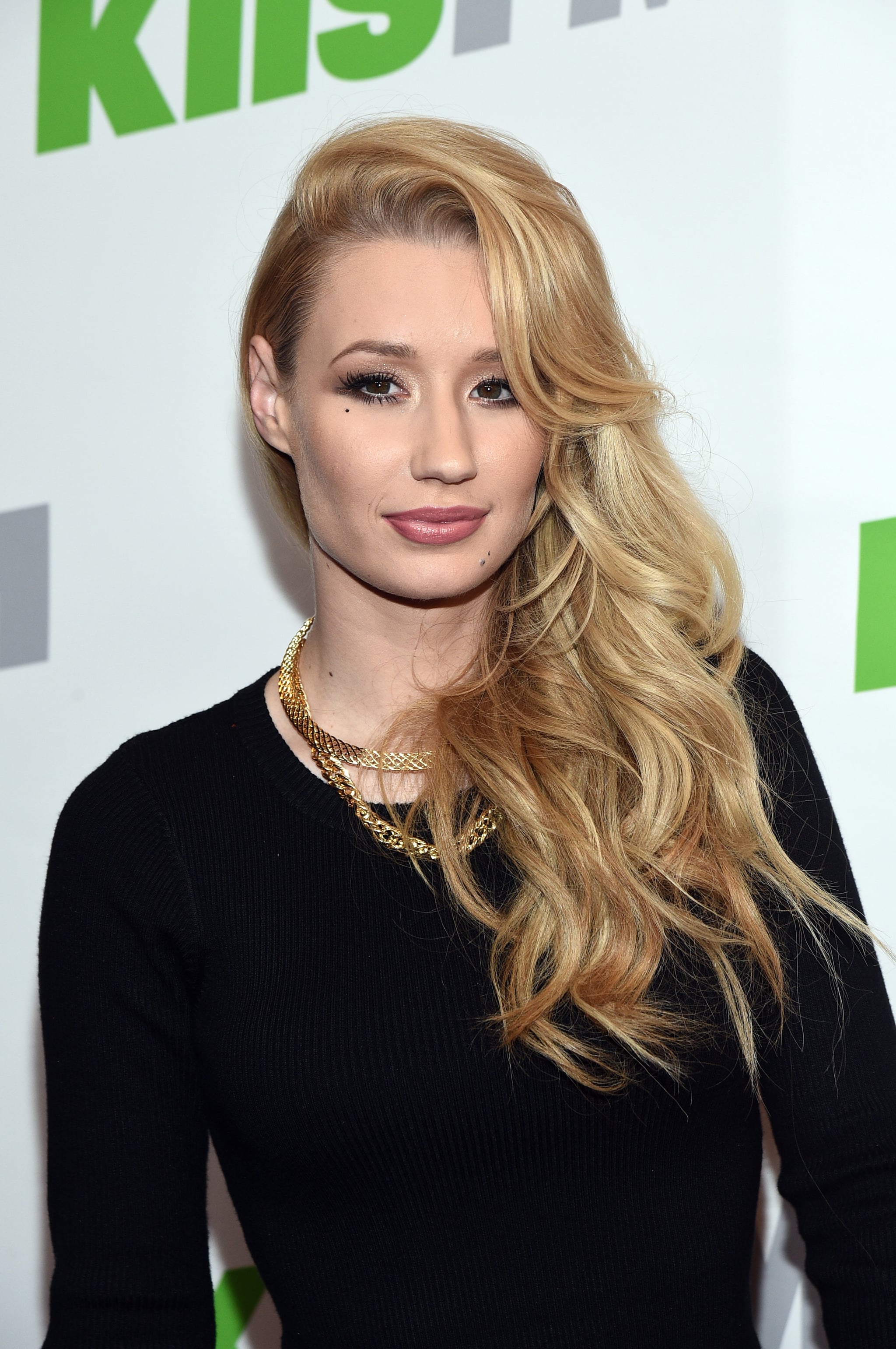 Iggy Azalea Rihanna S Ruby Pout Isn T Your Average Holiday Red Lip Popsugar Beauty Photo 23