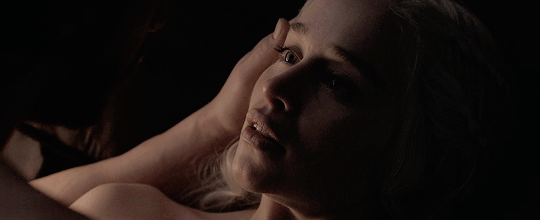 Jon-Snow-Daenerys-Sex-Scene-Game-Thrones.gif