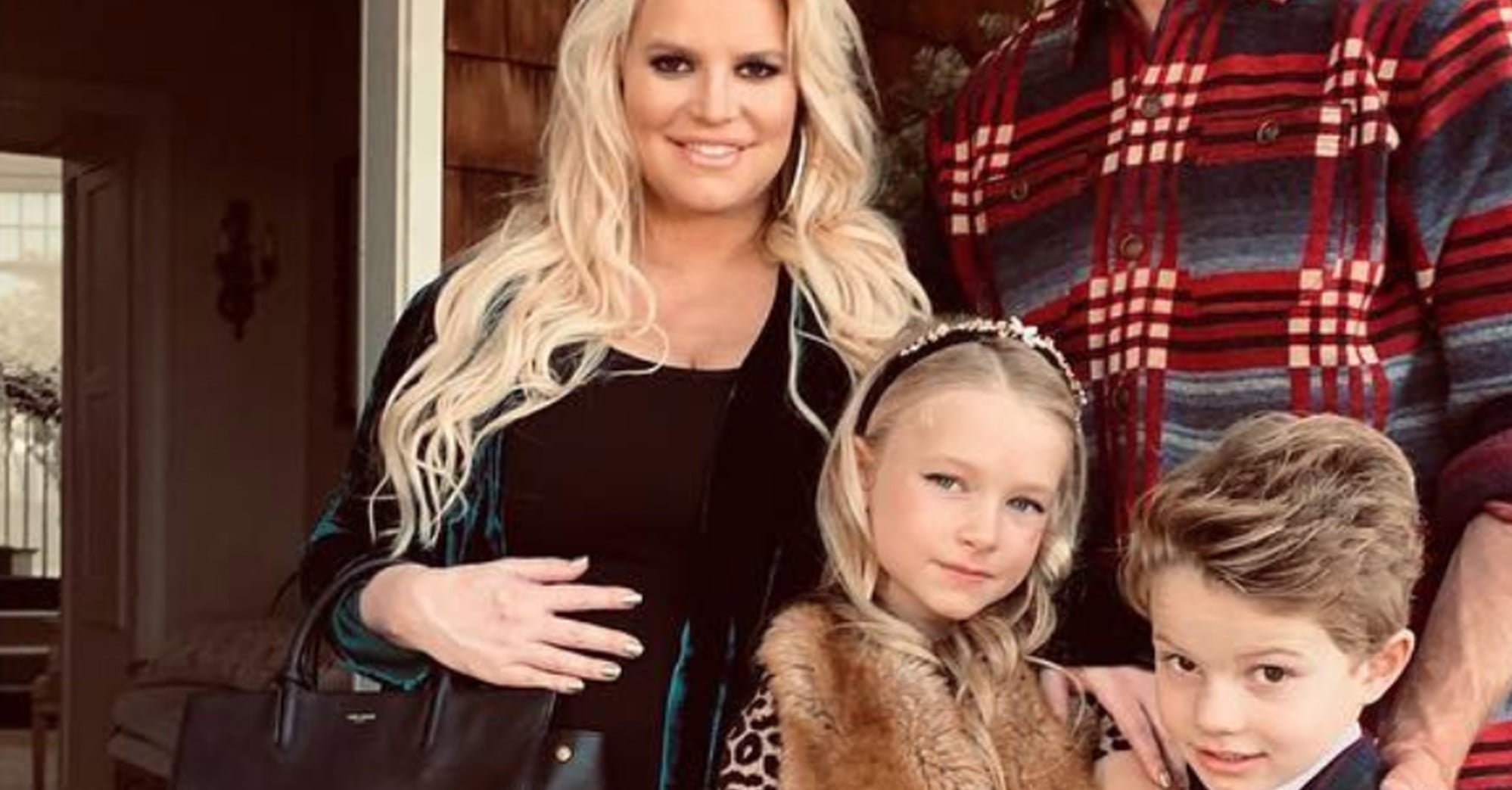 Pregnant Jessica Simpson Asks For Remedies For Swollen Feet | PS Family
