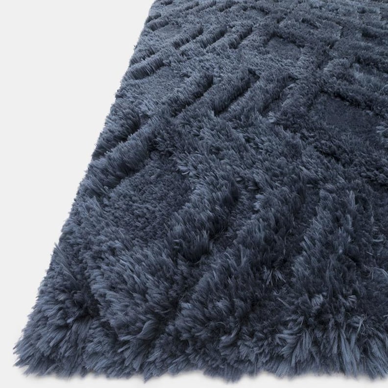 一个大胆的地毯:Jungalow Caspia靛蓝地毯由贾丝廷娜Blakeney x Loloi