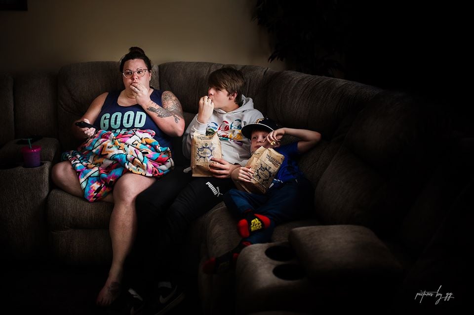 Photographer's Social-Distancing Mother's Day Photo Series