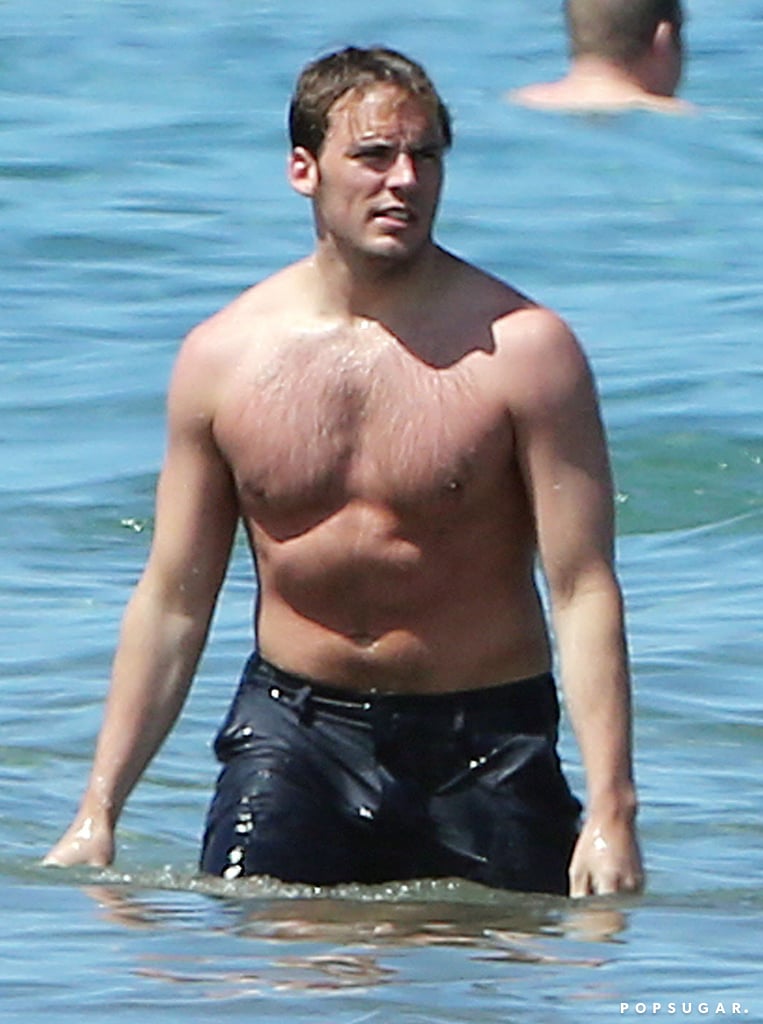 Sam Claflin Shirtless Pictures Popsugar Celebrity 