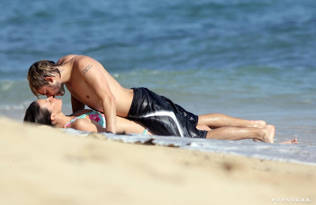Evangeline Lilly and Dominic Monaghan got cozy in May 2006 while on the beach in Oahu.