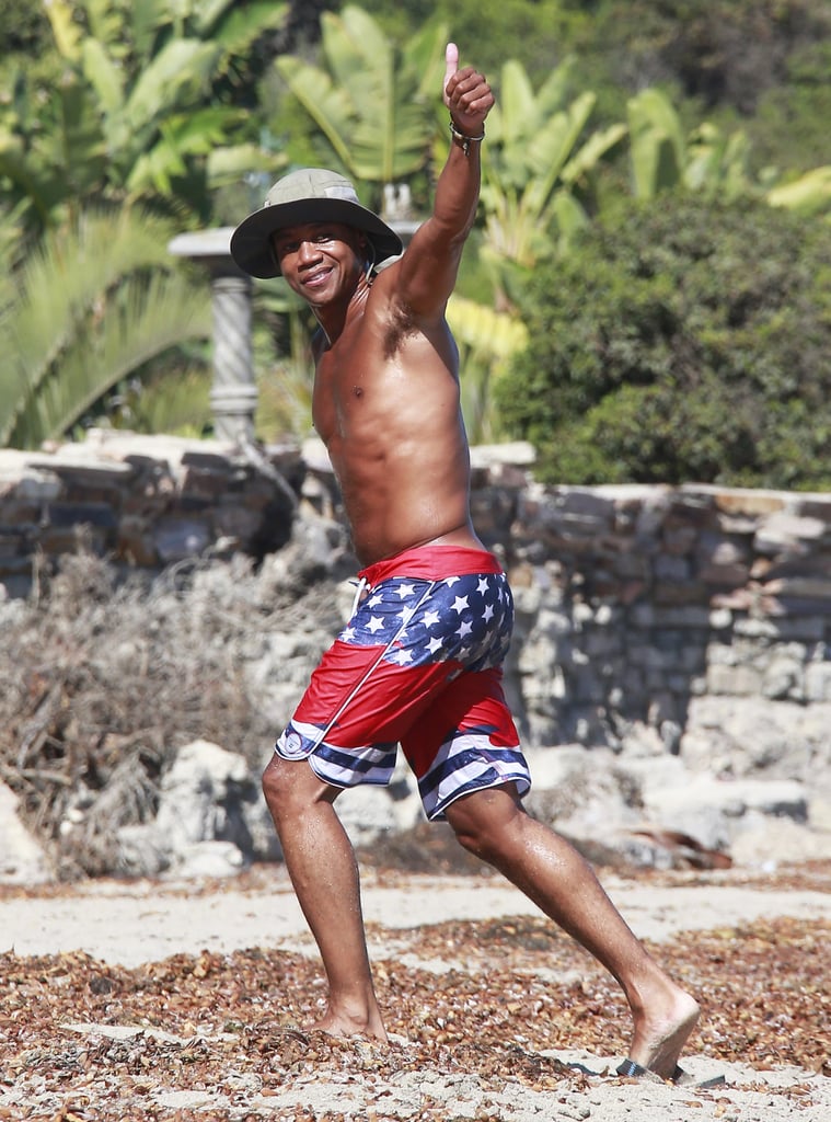 Cuba Gooding Jr Shirtless In Malibu Pictures Popsugar Celebrity