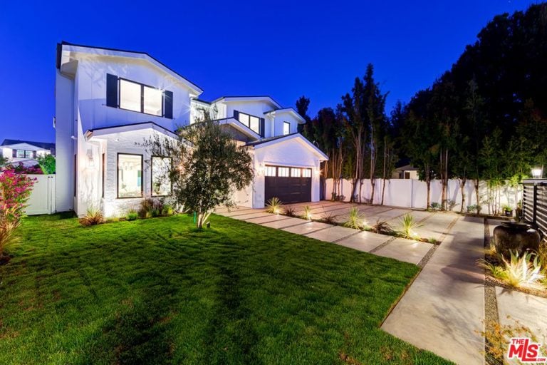 Bella Thorne Buys LA House