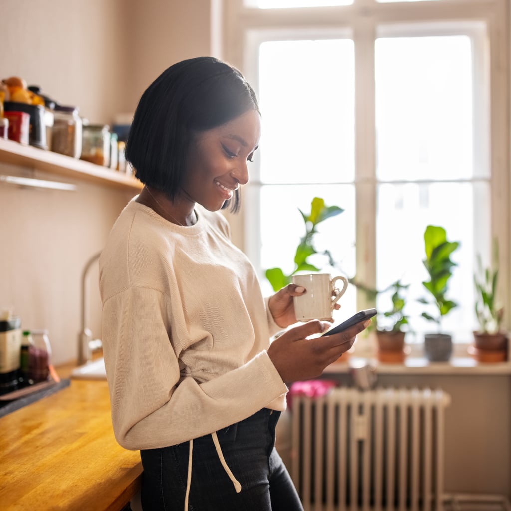 How to Start a Conversation on Tinder, According to a Dating Expert