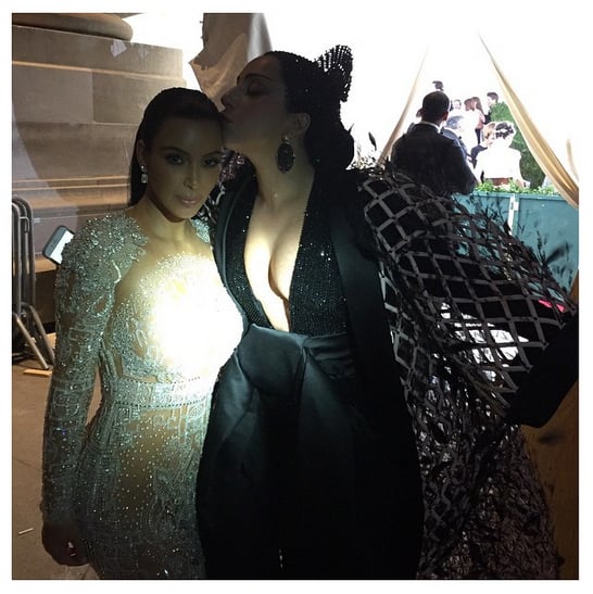 Lady-Gaga-gave-Kim-Kardashian-kiss-Kim-w