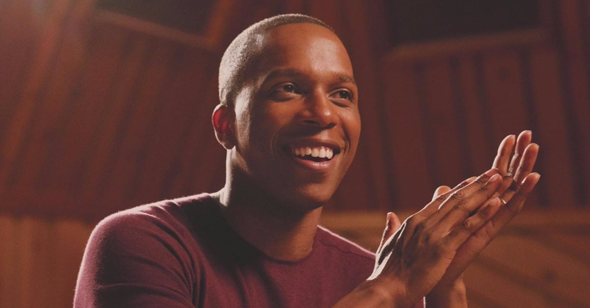 Leslie Odom Jr. Singing "I'll Be Home For Christmas" POPSUGAR