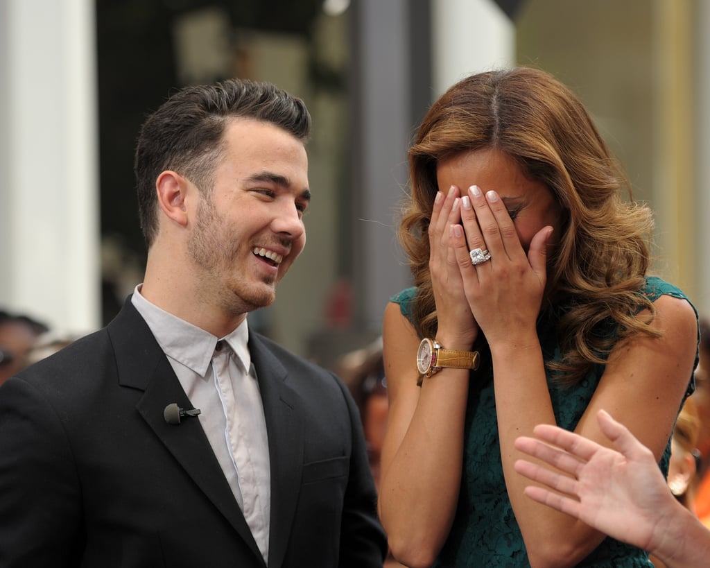 dinosaurus Vrouw Rechtdoor How the Jonas Brothers' Wives Engagement Rings Compare | POPSUGAR Fashion