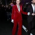 格温妮丝·帕特洛戴着她1996年红的复制品古奇西装2021年品牌的时装秀