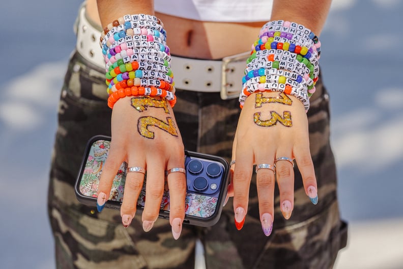 How to Make Friendship Bracelets With Beads