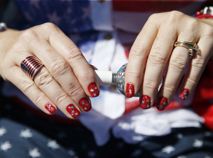 Thiết kế móng tay Patriotic nail designs chắc chắn sẽ mang lại sự hoan hỉ và tự hào tới ngày Lễ Quốc khánh ở Mỹ. Tại Nails Store 2024, chúng tôi đầy đủ những màu sắc cần thiết để tạo nên những bức tranh móng tay đầy uy nghiêm và tươi sáng.