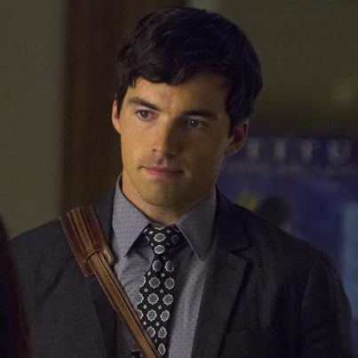 Ezra on Pretty Little Liars Reveal in "Free Fall"