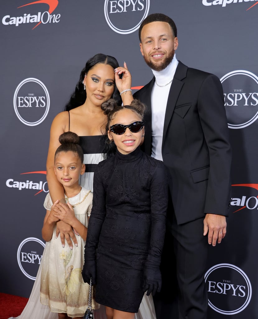 莱利·库里与家人在ESPYs颁奖典礼上的巴黎世家套装金宝搏app
