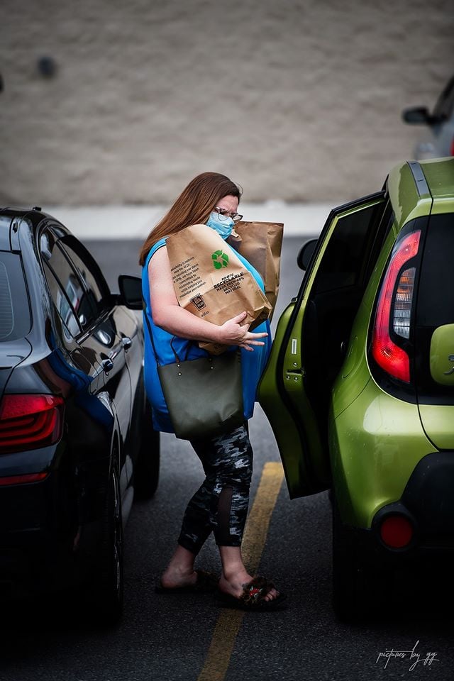 Photographer's Social-Distancing Mother's Day Photo Series
