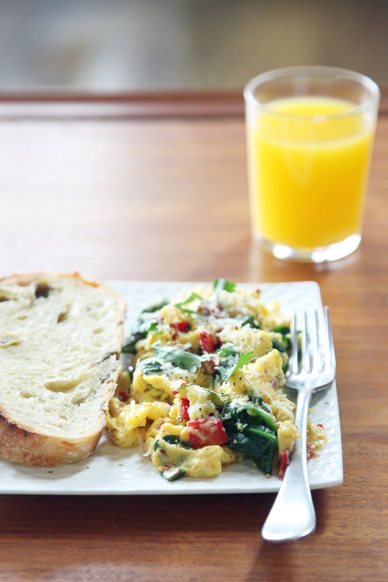 Scrambled Eggs With Spinach and Bell Peppers