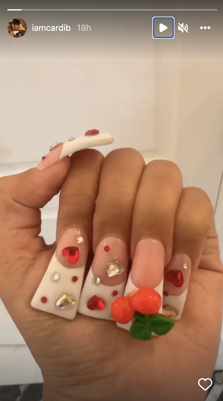 las uñas con patas de pato de cardi b reviven la tendencia polarizadora y2k