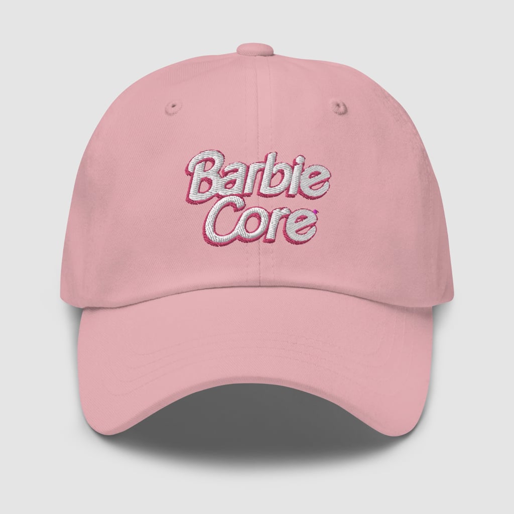 Barbiecore经典标志的棒球帽