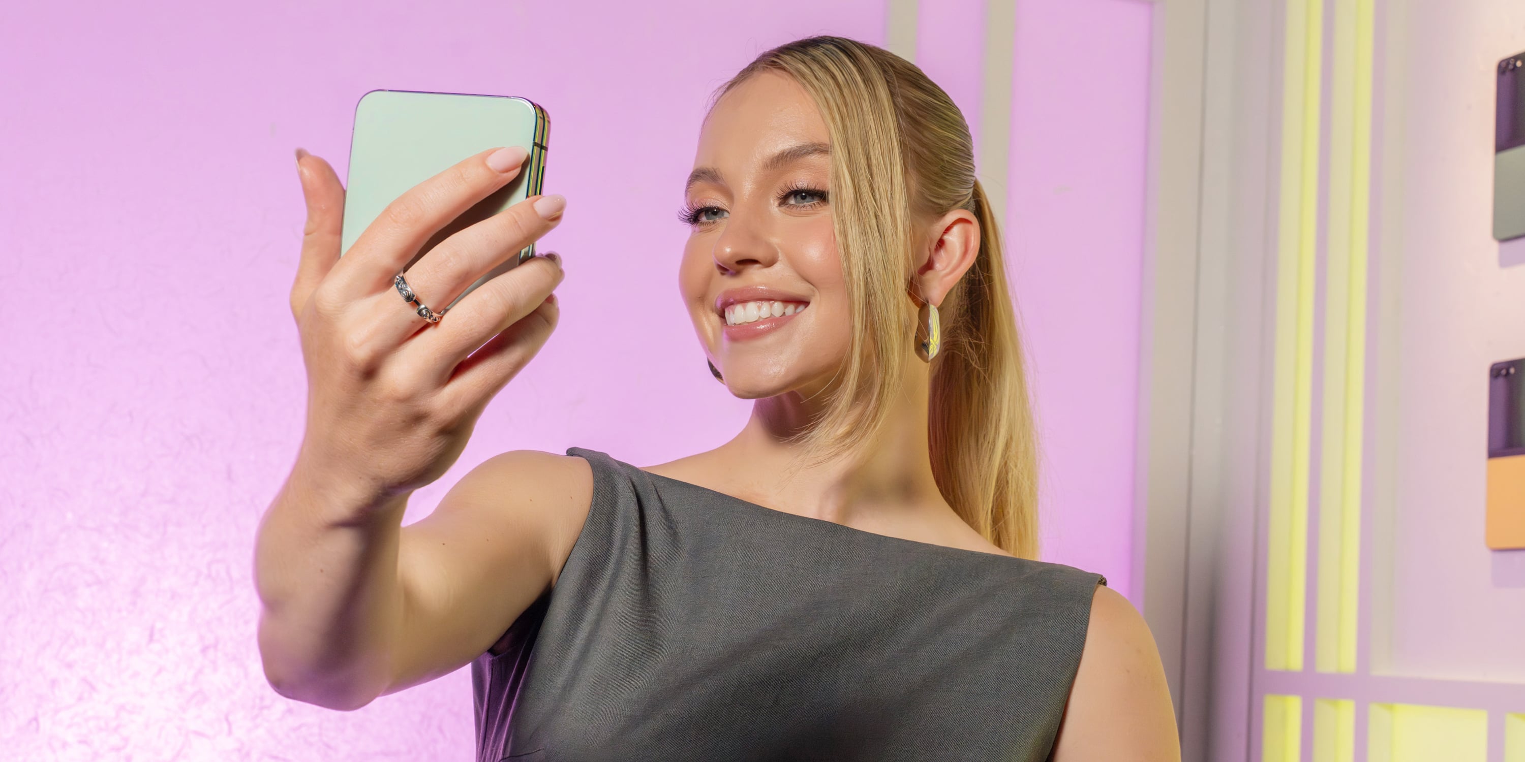 Sydney Sweeney Talks New Galaxy Phone and Restoring Cars - Vimarsana News