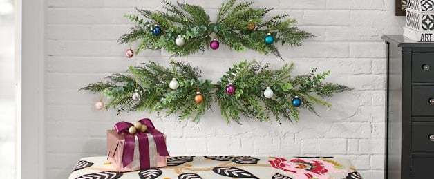 This Wall Hanging Christmas Tree Is Perfect For Small Spaces