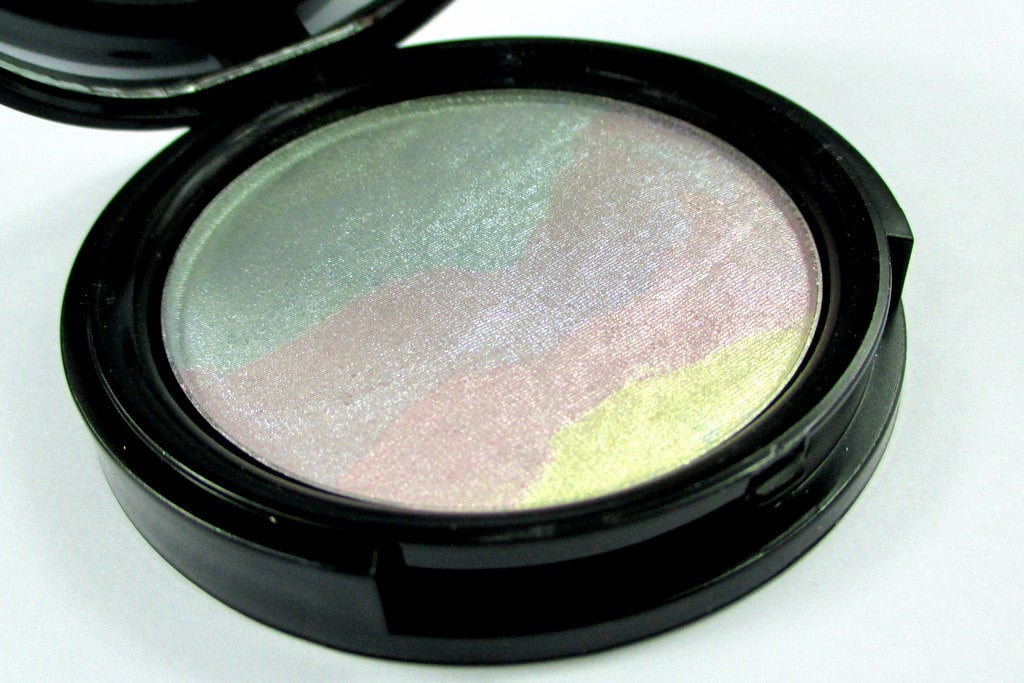 Pheesmakeupshop Rainbow Glow Highlighter Compact ($23)