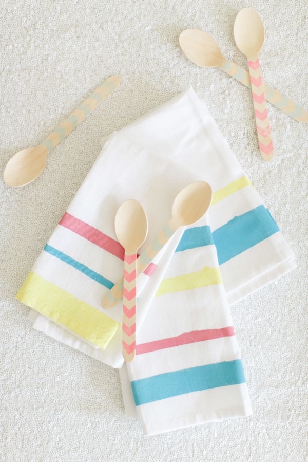 DIY STRIPED NAPKINS