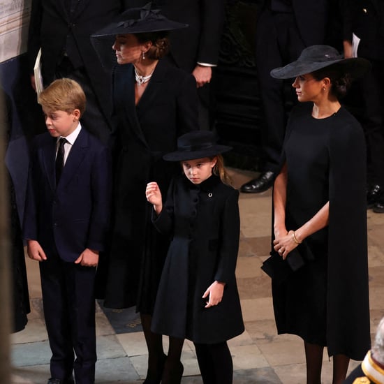 王子公主夏洛特和乔治在皇后的葬礼上
