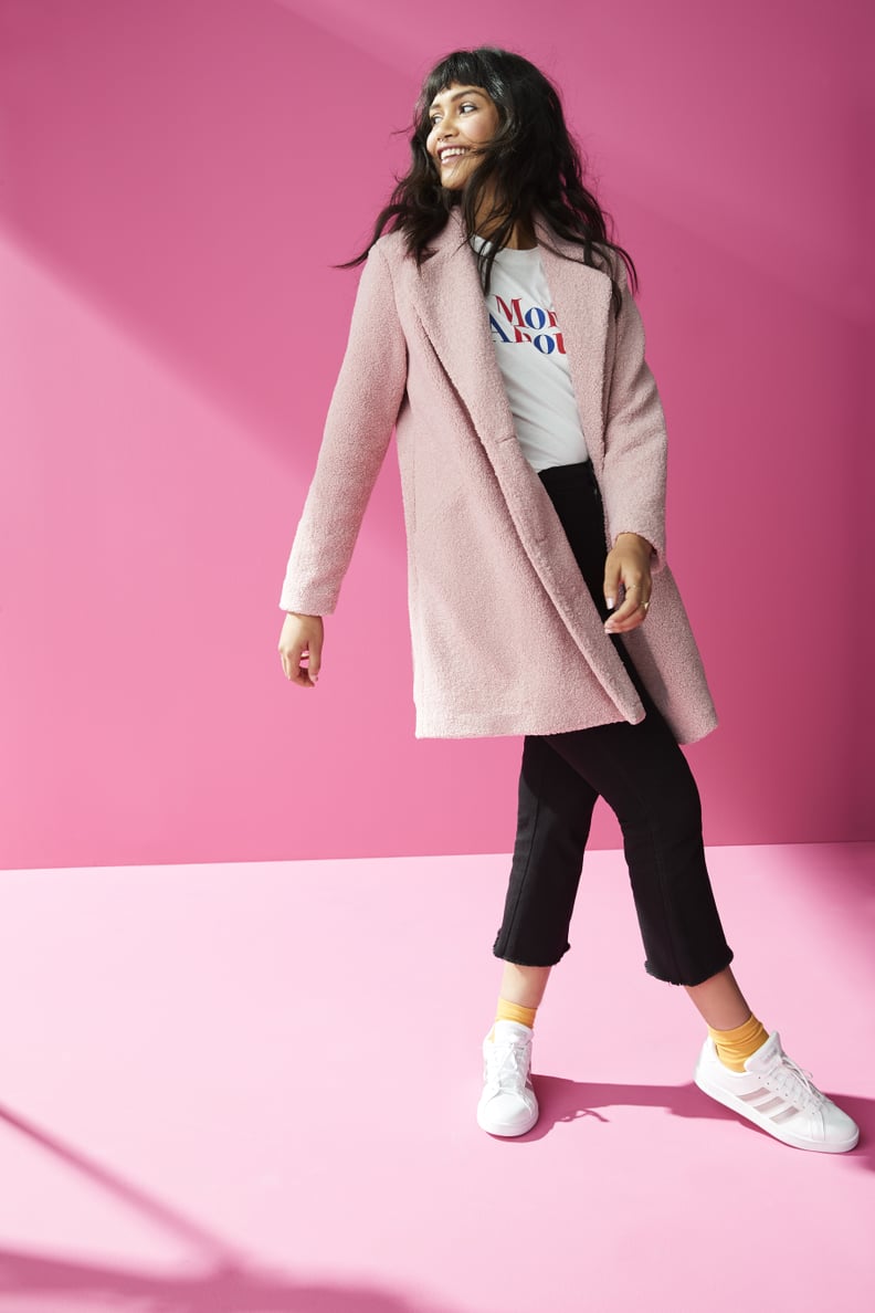 The Fall Outfit: Coat + T-shirt + Jeans + Sneakers