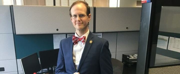 Man Brings Lunchbox With Kittens on It to Work