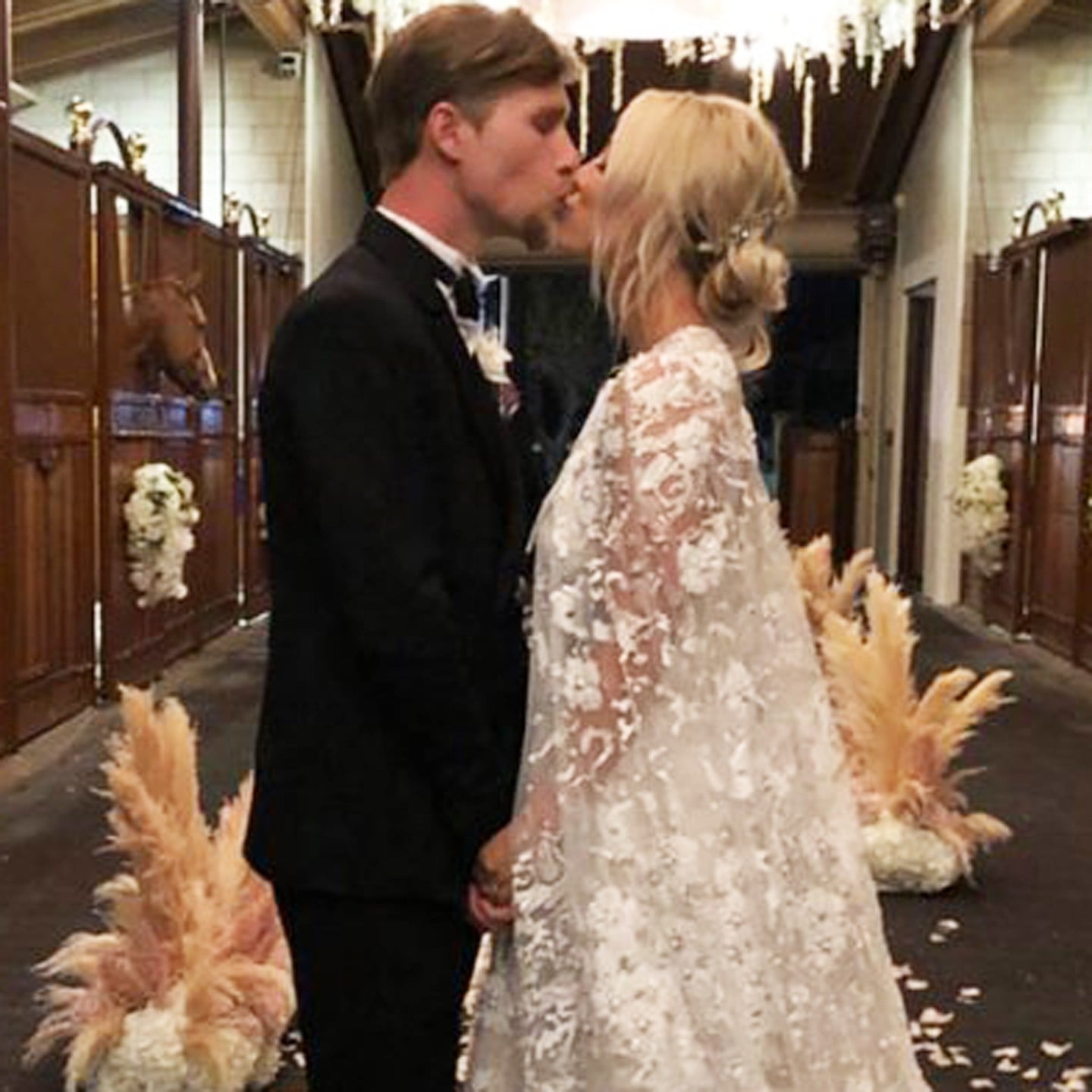 Kaley Cuoco And Karl Cook Wedding Pictures Popsugar Celebrity