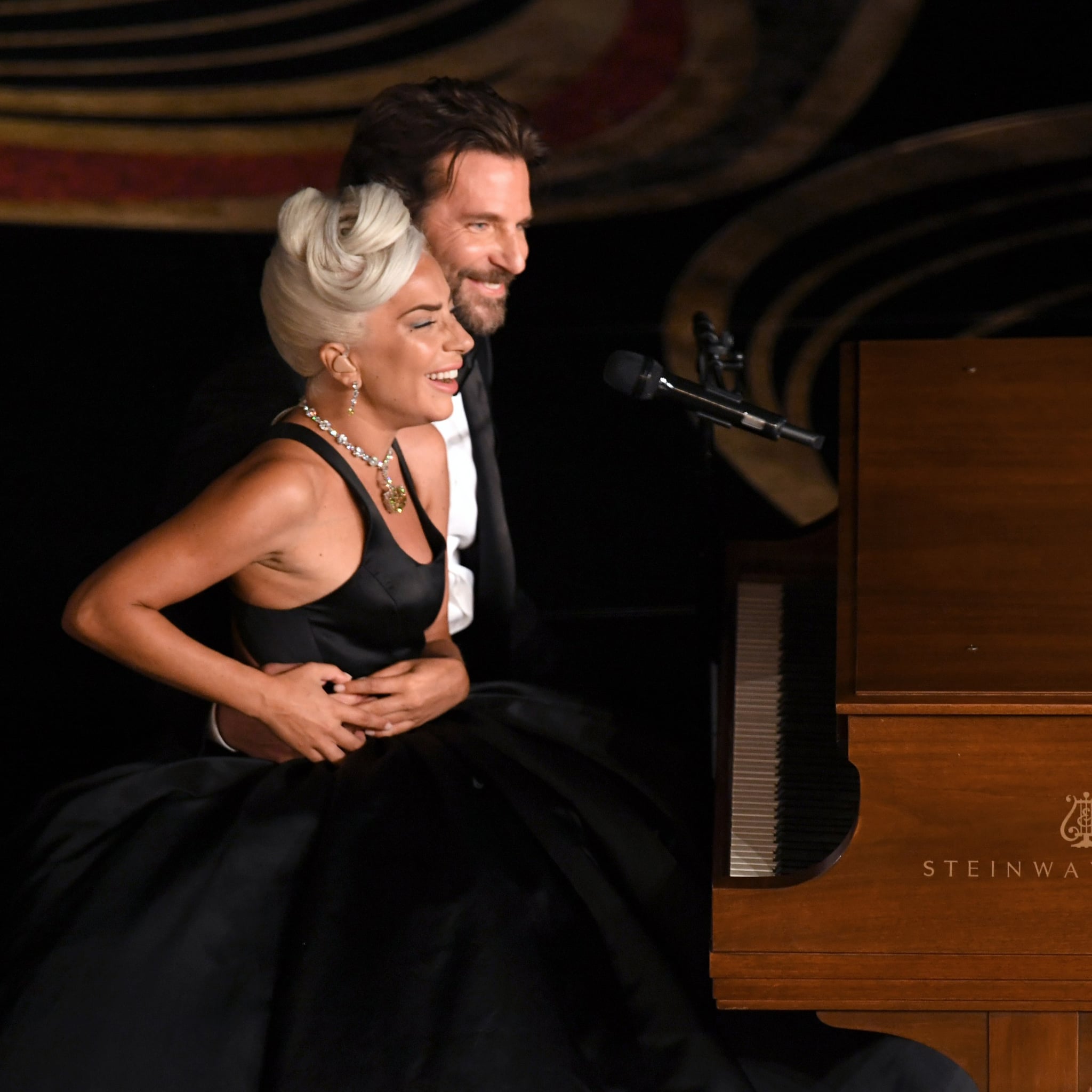 صور ليدي غاغا وبرادلي كوبرر وهما يؤديان أغنية Shallow في حفل Popsugar Celebrity And Entertainment