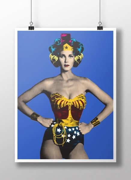 Wonder Woman Con Rolos 18" x 24" Poster