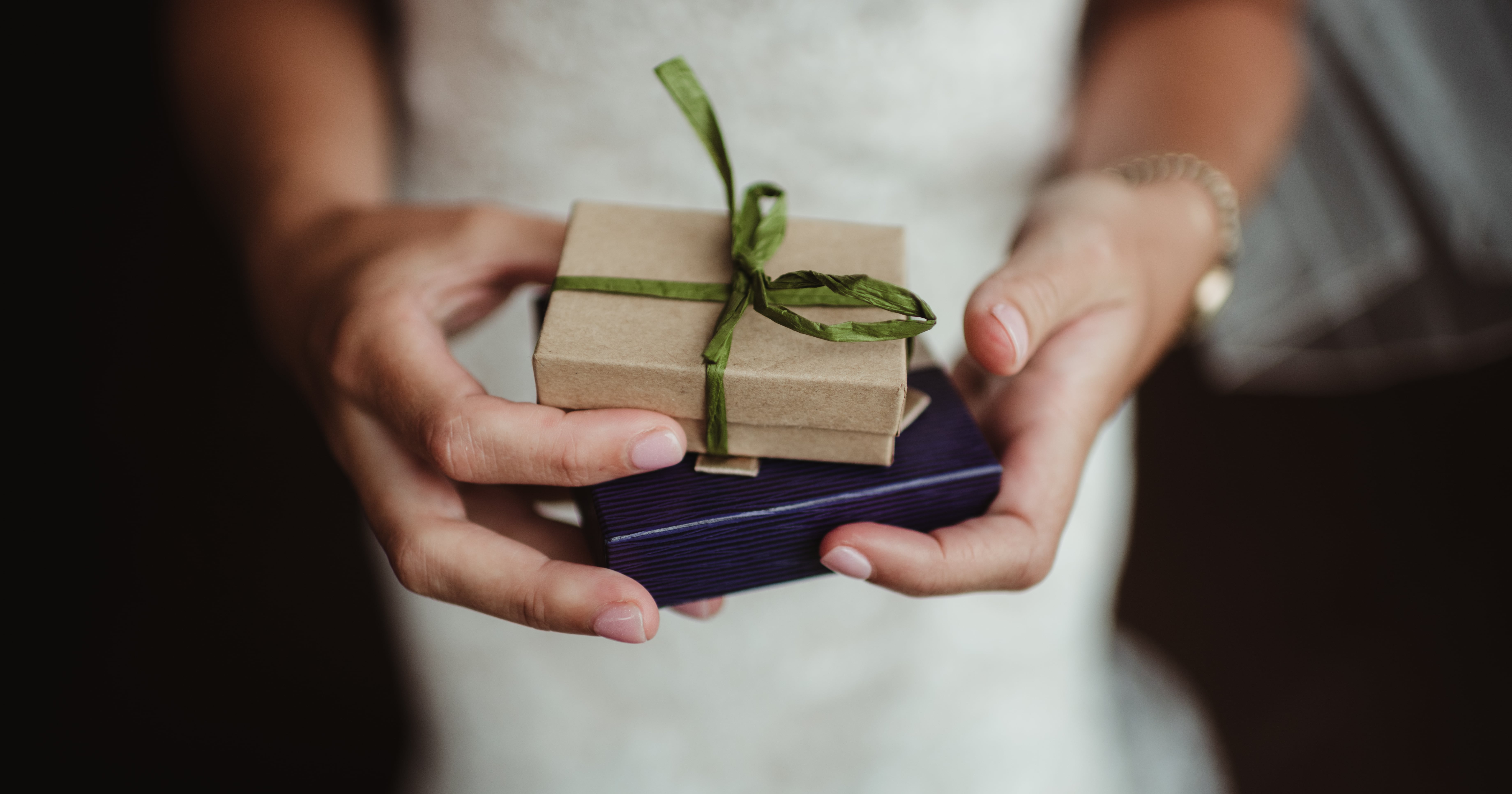 9 Amazon Wedding Gifts That Are Thoughtful and Affordable