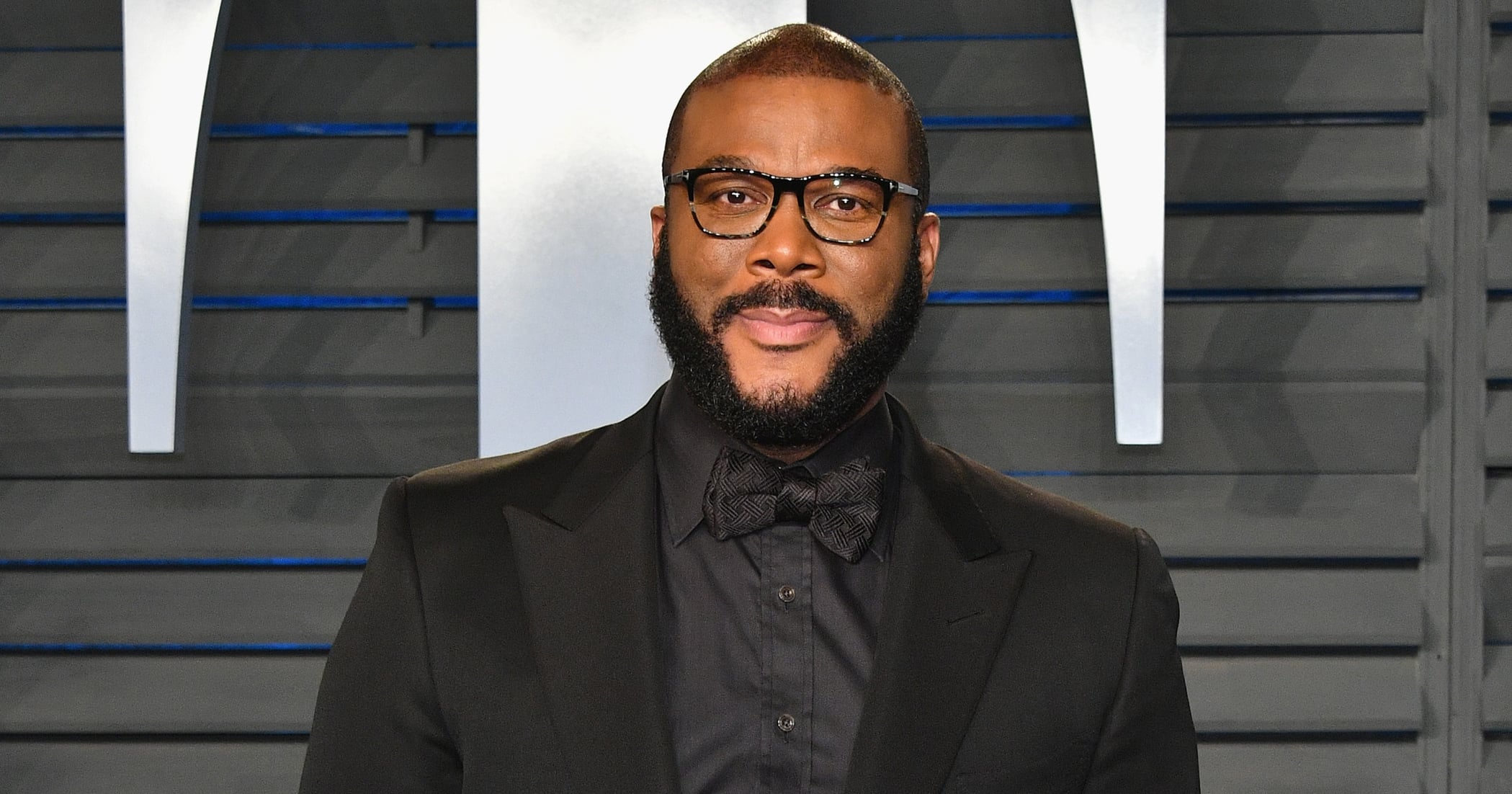 Tyler Perry Donates 5,000 Meals at Thanksgiving Event | PS Celebrity