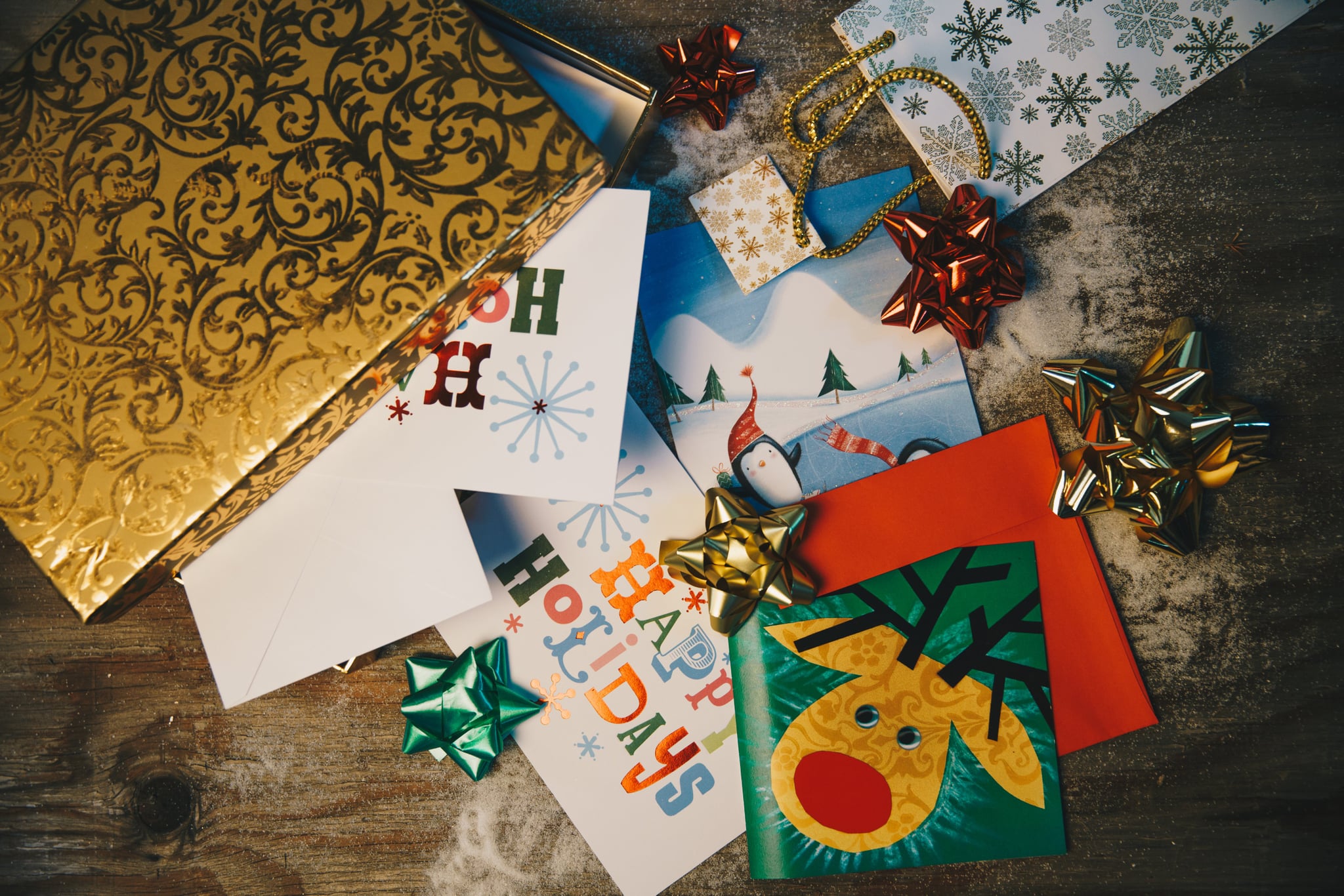 tmp_L4L82V_8b96891a1d06bd05_holiday-cards-gift-wrap.jpg