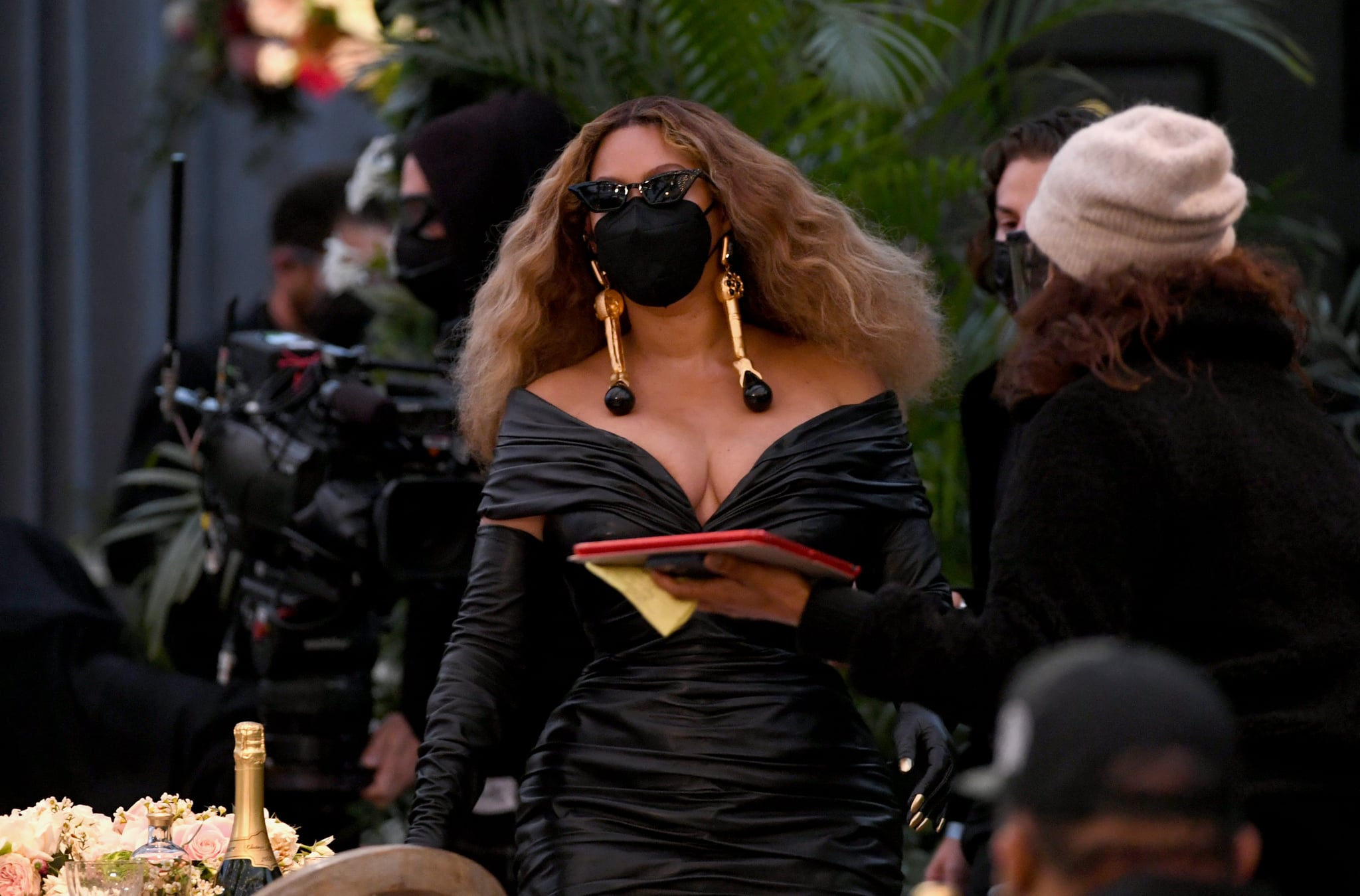 last Kunstig Pil Beyoncé at the 2021 Grammy Awards | Grammys 2021: The Stylish Stars Who  Matched Their Face Masks to Their Fab Outfits | POPSUGAR Fashion Photo 8