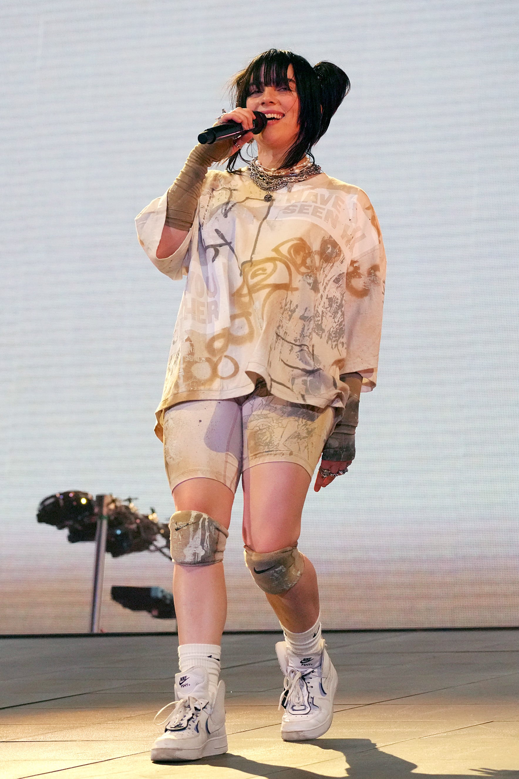 Big Four Winner Billie Eilish Wears Neon Custom Gucci to 2020