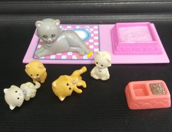 Littlest Pet Shop Mom Cat With 4 Kittens Play Set
