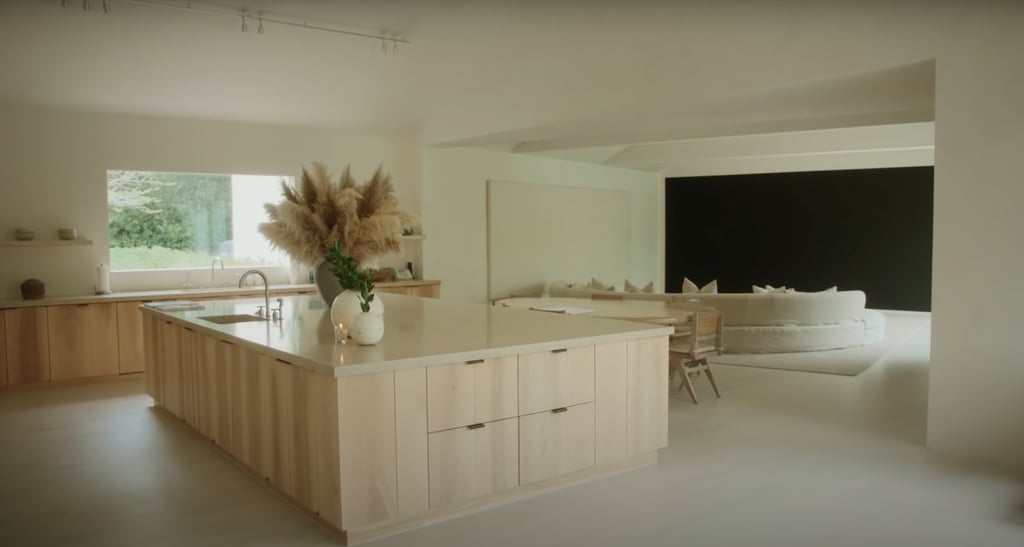 金·卡戴珊的厨房和客厅
