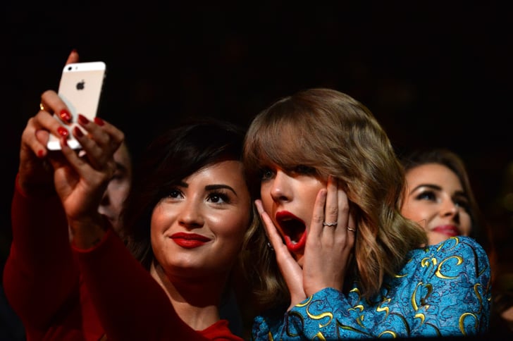 She Took A Surprised Selfie With Demi Lovato At The Mtv Vmas In Taylor Swift Looking Surprised