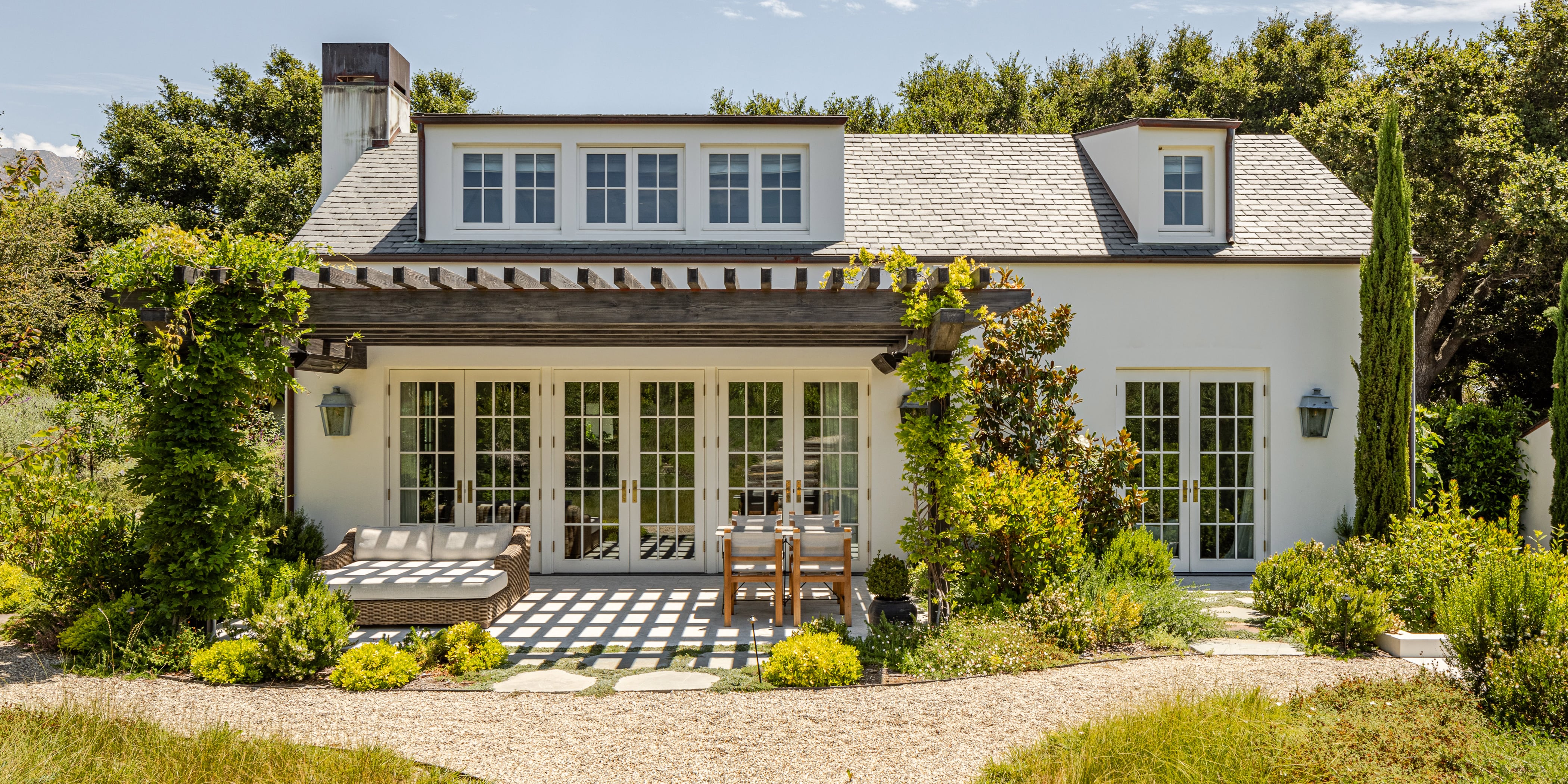 Gwyneth Paltrow Lists Her Guest House on Airbnb - Vimarsana News