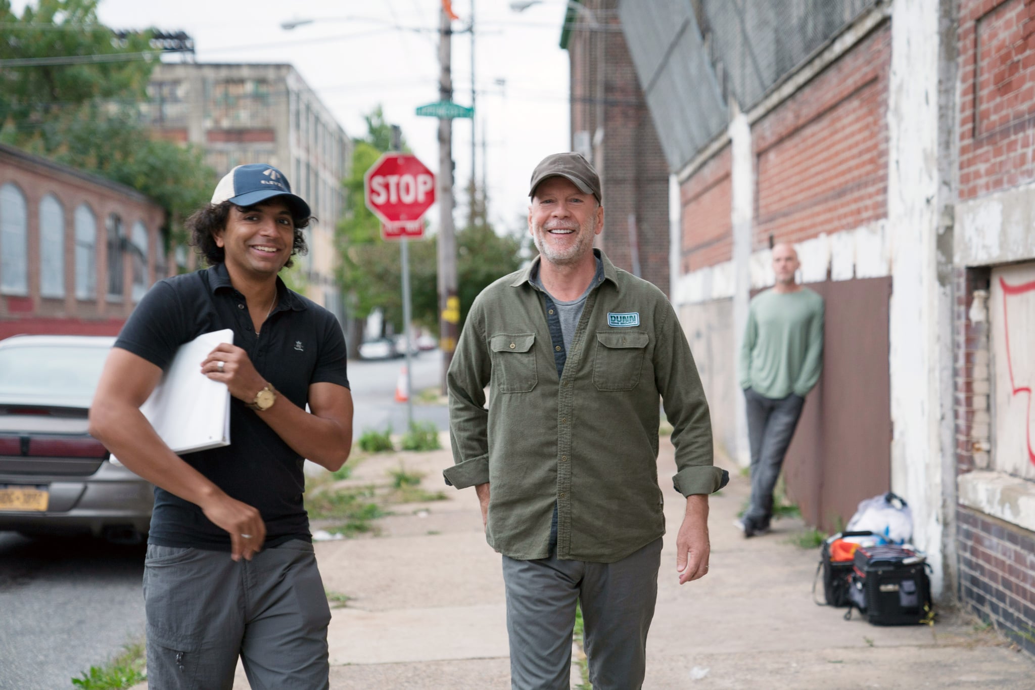 GLASS, from left: director M. Night Shyamalan, Bruce Willis, on set, 2019. ph: Jessica Kourkounis /  Universal /Courtesy Everett Collection