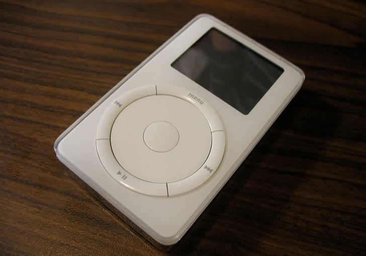2001: iPod | Apple Music Products | POPSUGAR Tech Photo 4