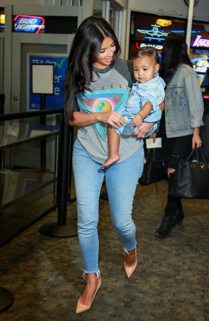 Kim paired her graphic baseball tee with light-wash frayed skinnies and nude, patent-leather slingback heels, making for the most appropriate airport style.
Source: FameFlynet / Stoianov/BJJ