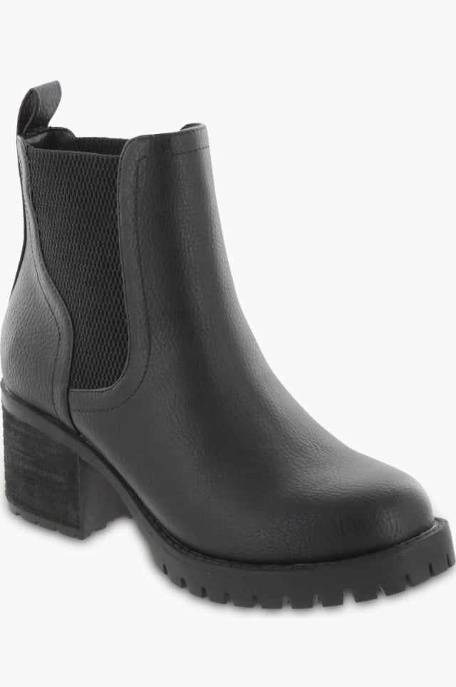 How to Wear Chelsea Boots