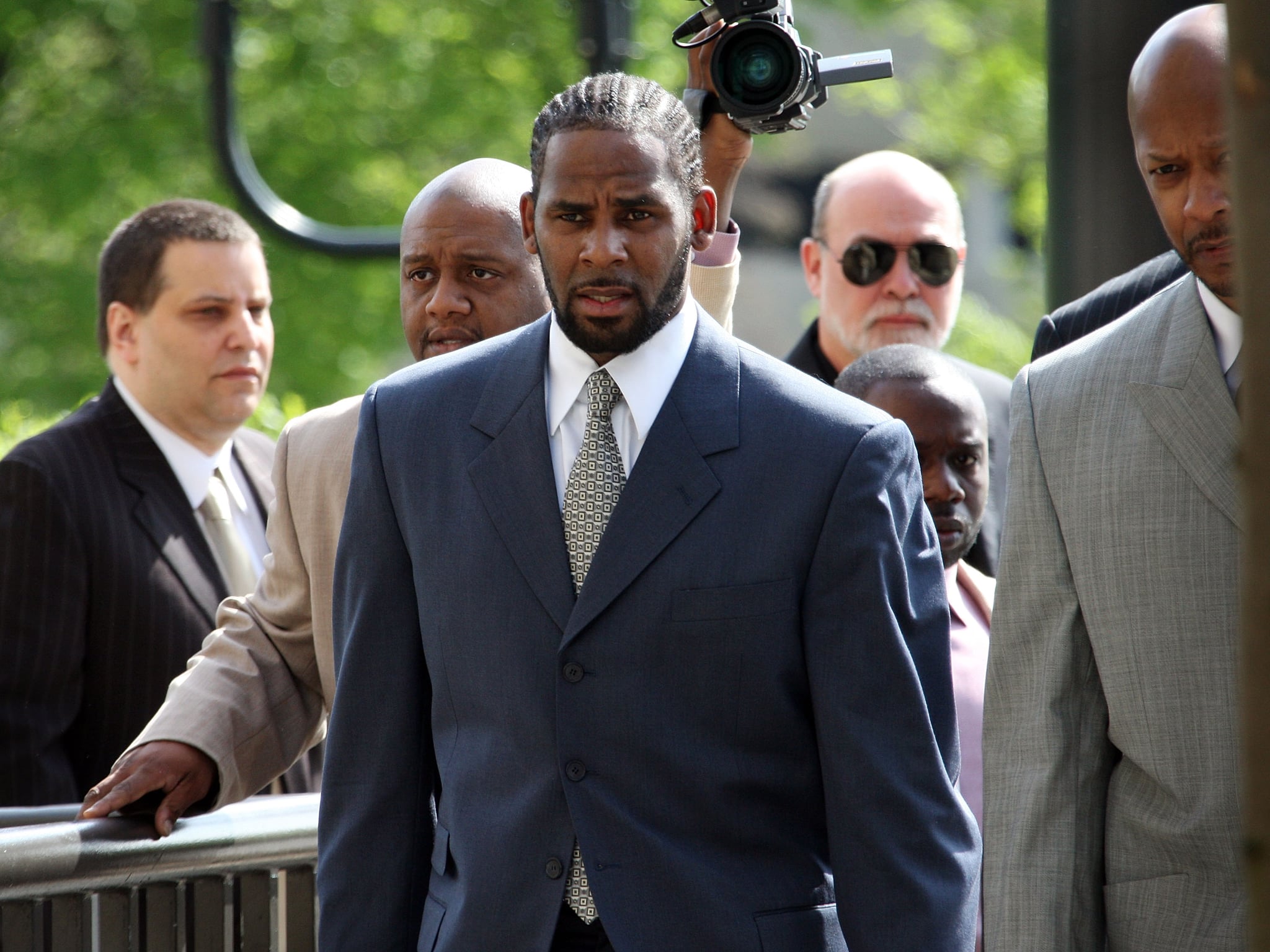 CHICAGO - MAY 09:  R&B singer R. Kelly (L) arrives at the Cook County courthouse where jury selection is scheduled to begin for his child pronography trial May 9, 2008 in Chicago, Illinois. Kelly has been accused of videotaping himself having sex with a girl believed to be as young as 13 years old. Kelly faces up to 15 years in prison if convicted.  (Photo by Scott Olson/Getty Images)