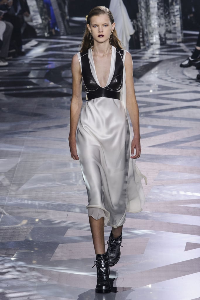 Louis Vuitton Fall 2016 Runway